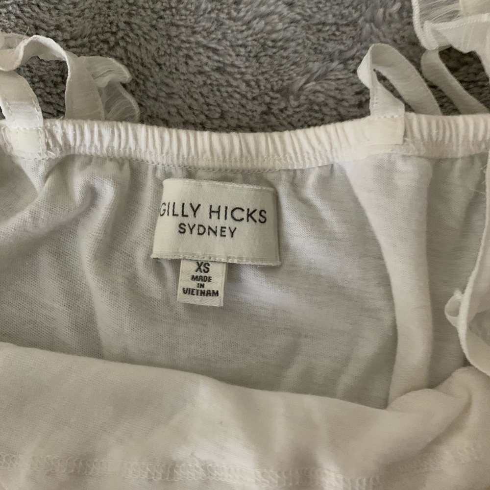 Pretty Tank Top with Ruffles - Picture 2 of 2